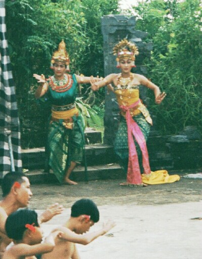 Balinese kecak dance at Uluwatu